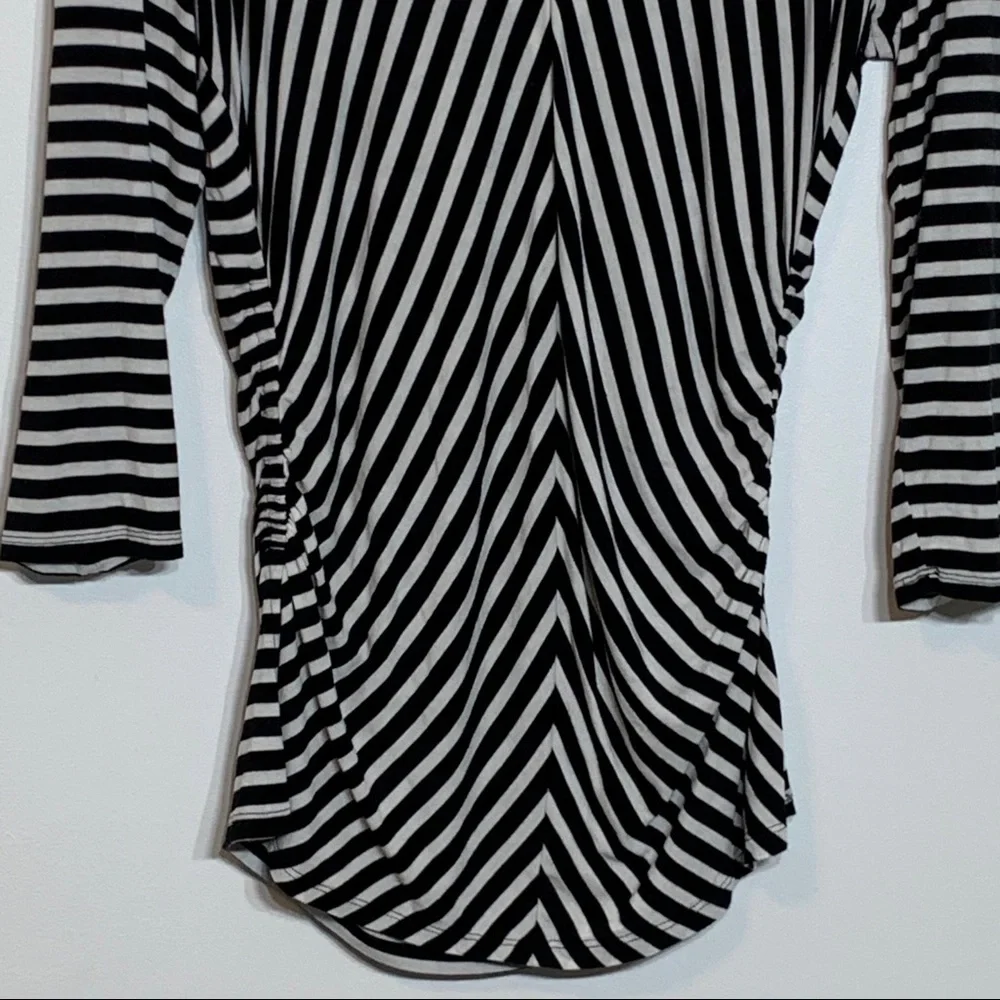 EUC Vince Camuto Black and White‎ Striped Shirt - Picture 4 of 6